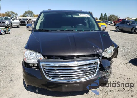 2015 Chrysler Town & Country Limited z USA, uszkodzony, nr VIN 2C4RC1JG8FR698209